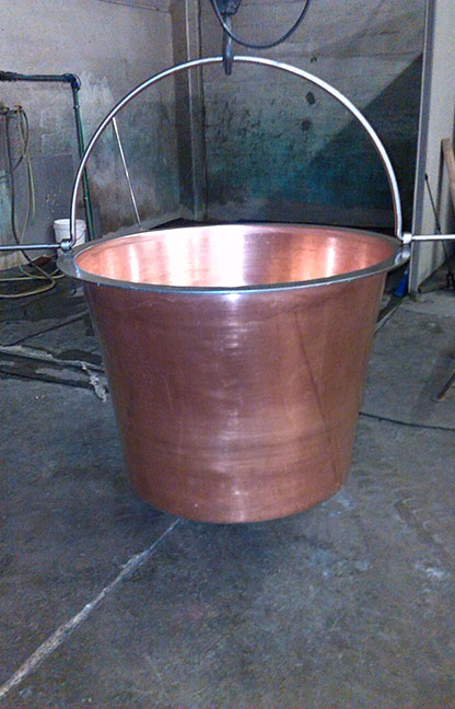 Copper pots with supporting arch
